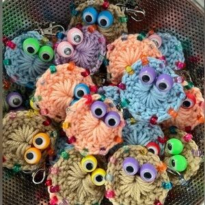 New 10 PC Set Fidget Friend Lobster Clasp Bookbag Luggage Keychain Purse Charm